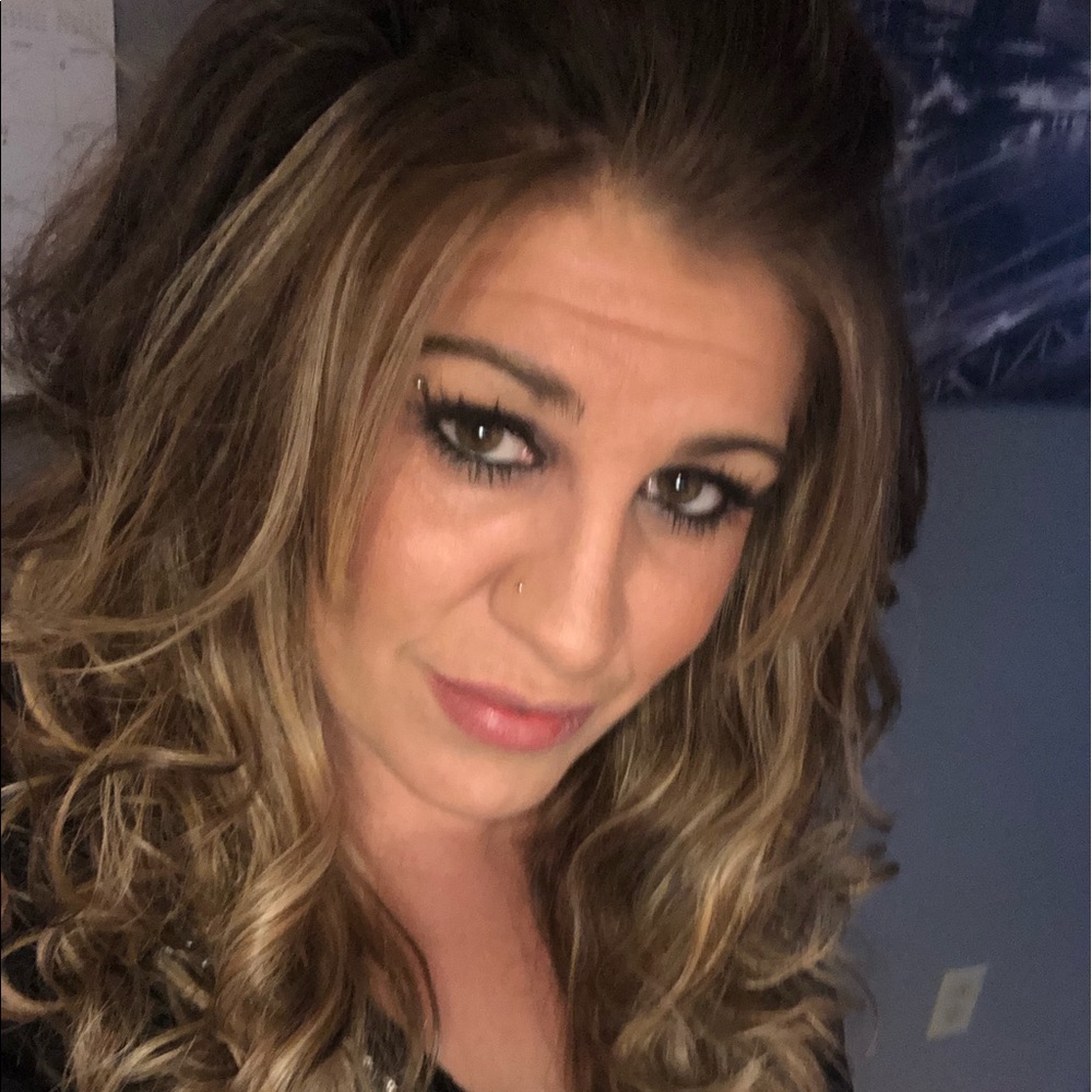 Meet your Posher, Crystal